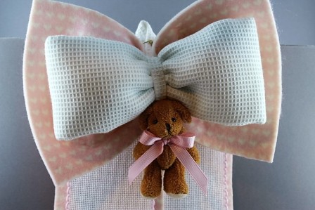 Fiocco nascita bimba in feltro e tessuto aida con orsetto fiocchetto rosa  lavorazione artigianale Passapò Store